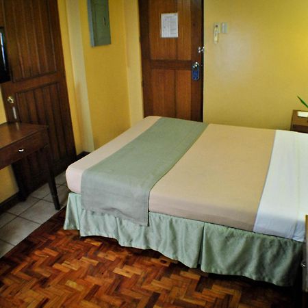 Fersal Hotel - Manila Exteriör bild