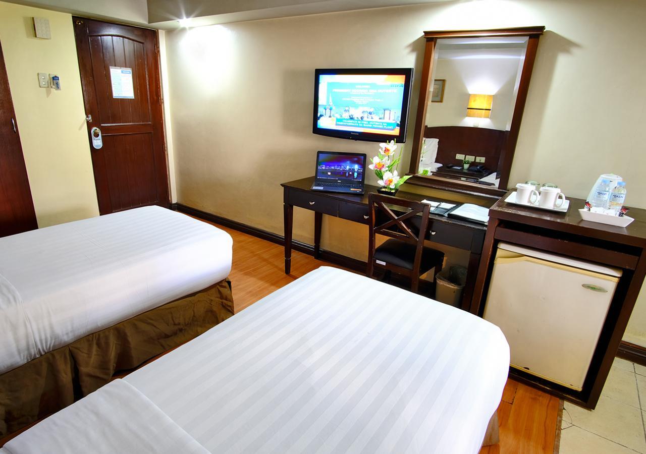 Fersal Hotel - Manila Exteriör bild